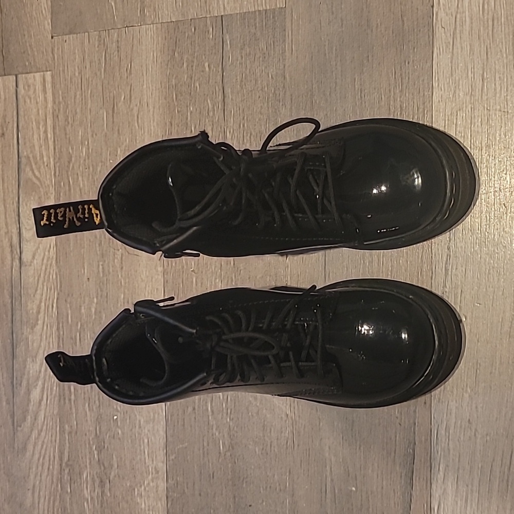 Dr. Martens Kids 1460 Patent Leather Boots in Black Kids Size 10 - Picture 3 of 7